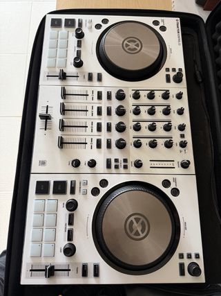 Controlador DJ Native Instruments Traktor S3
