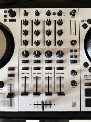 Controlador DJ Native Instruments Traktor S3