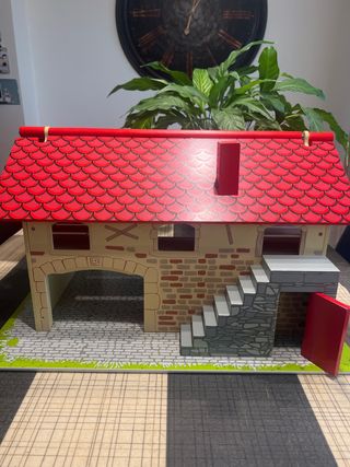 Caserío de juguete para muñecas