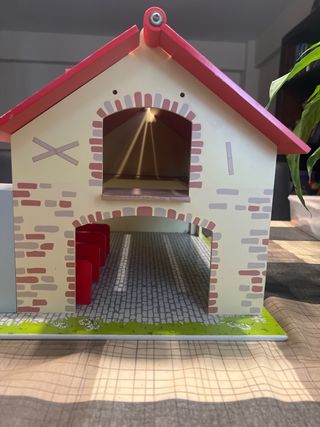 Caserío de juguete para muñecas