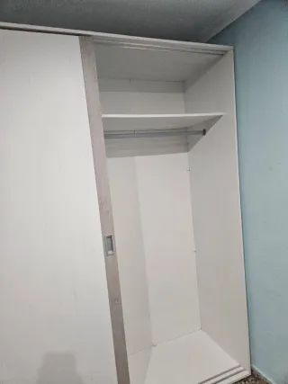 Armario corredero blanco y gris