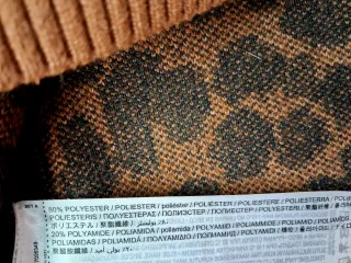 Jersey animal print negro y marrón. Mango.