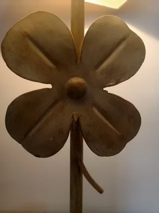 Lámpara de pie metal flor beige