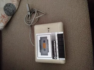 Casetera Commodore C2N Beige