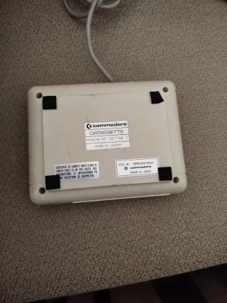 Casetera Commodore C2N Beige