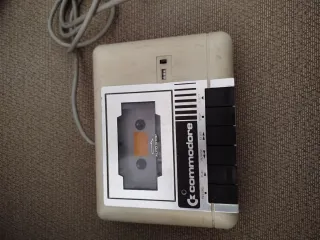 Casetera Commodore C2N Beige