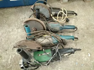 4 Amoladoras angulares grandes.