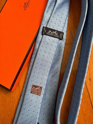 Corbata Hermés azul con estampado