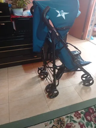 Carro de paseo verde con paraguai