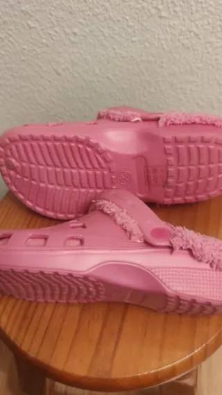 Zuecos de goma forrados rosas