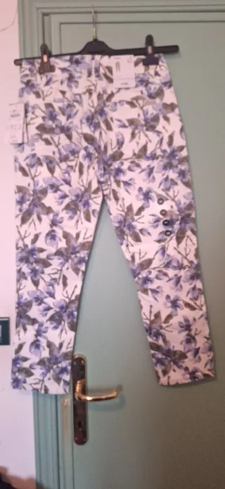 Pantaloni Capri a fiori