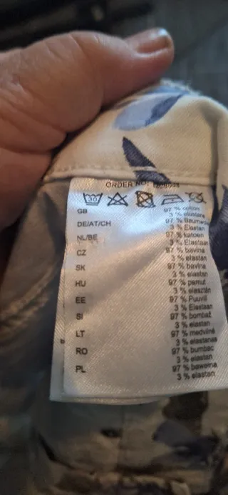 Pantaloni Capri a fiori