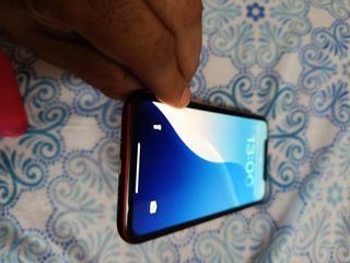 iPhone 11 Rojo, como nuevo, en caja