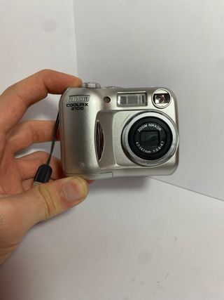 Cámara Digital Nikon Coolpix 2100