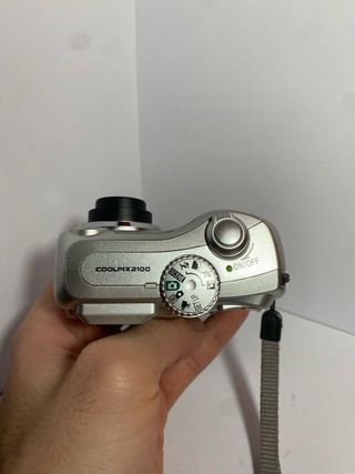 Cámara Digital Nikon Coolpix 2100