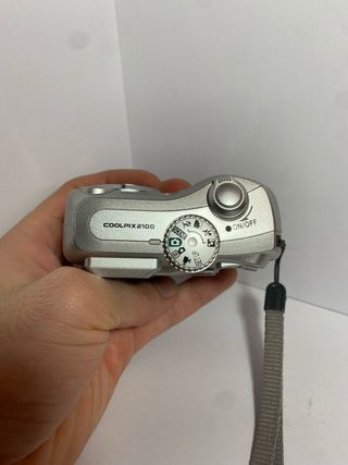 Cámara Digital Nikon Coolpix 2100