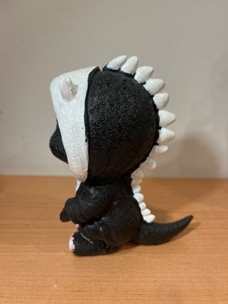 Figura dragón con capucha