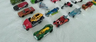Hot Wheels Robot y Coches