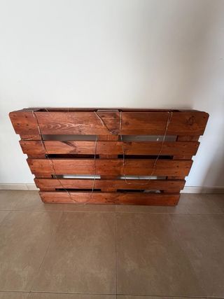 Palet de madera tratado y pintado