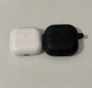 Estuche AirPods 4 ANC Blanco + Funda Spigen