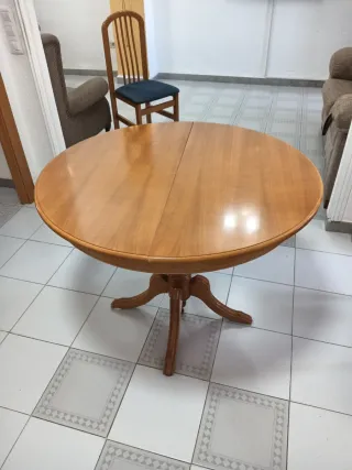 Mesa redonda madera con 4 sillas
