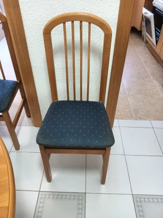 Mesa redonda madera con 4 sillas