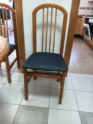 Mesa redonda madera con 4 sillas