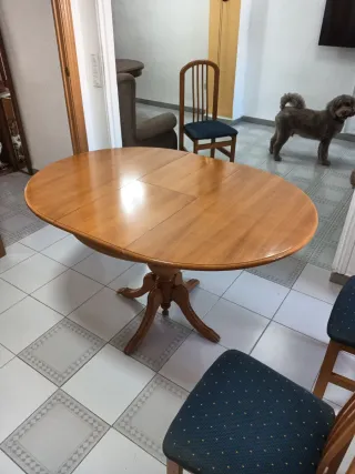 Mesa redonda madera con 4 sillas