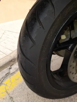 Yamaha Xmax 300 Scooter blanca y negra