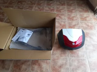 Yamaha Xmax 300 Scooter blanca y negra