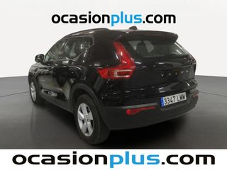 Volvo XC40 T2 Momentum Core Auto 95 kW (129 CV)