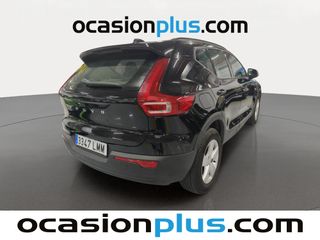 Volvo XC40 T2 Momentum Core Auto 95 kW (129 CV)