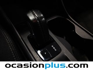 Volvo XC40 T2 Momentum Core Auto 95 kW (129 CV)