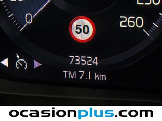 Volvo XC40 T2 Momentum Core Auto 95 kW (129 CV)