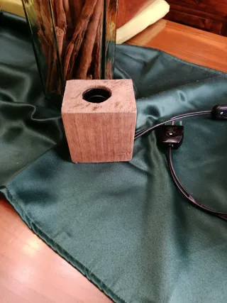 Lampada in legno grezzo