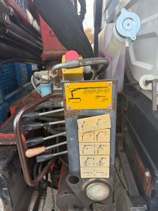 NISSAN ATLEON 56.15 EURO4 GRUA VOLQUETE 2008