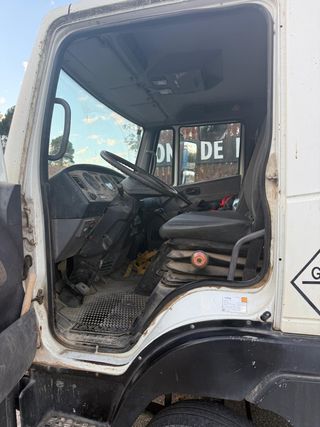 NISSAN ATLEON 56.15 EURO4 GRUA VOLQUETE 2008