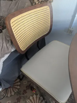 Mesa redonda y 2 sillas de comedor