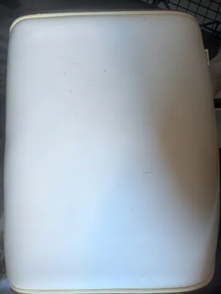 Mesa redonda y 2 sillas de comedor