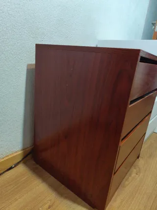 Cajonera de madera marrón