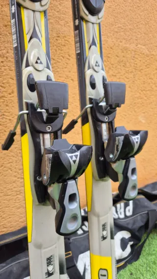 Esquís Fischer RC4 WC 100 con bastones