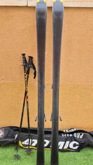 Esquís Fischer RC4 WC 100 con bastones