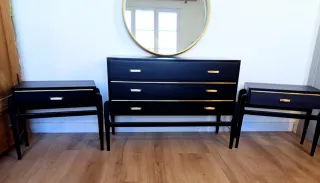 CÓMODA Y MESILLAS MID CENTURY.