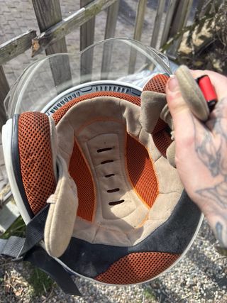 Casco moto blanco con flores