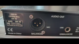 Sistema Inalámbrico de Guitarra y bajo AKG UHF SR4