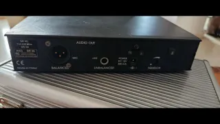Sistema Inalámbrico de Guitarra y bajo AKG UHF SR4