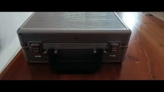 Sistema Inalámbrico de Guitarra y bajo AKG UHF SR4