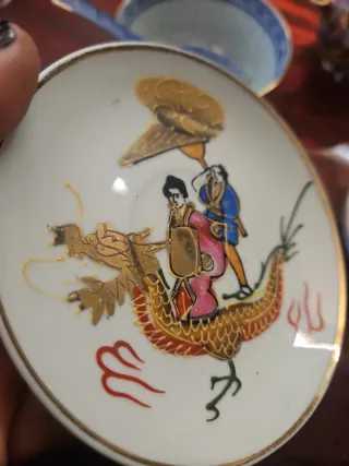 Lotto 4 oggetti orientali: teiera, ciotola, piatto