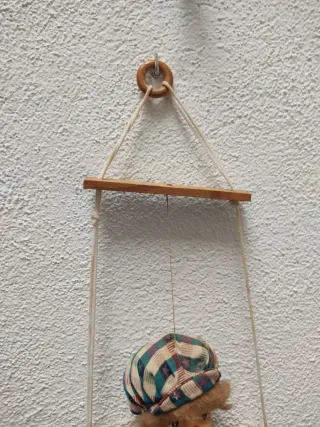 Marioneta payaso con columpio decorativo