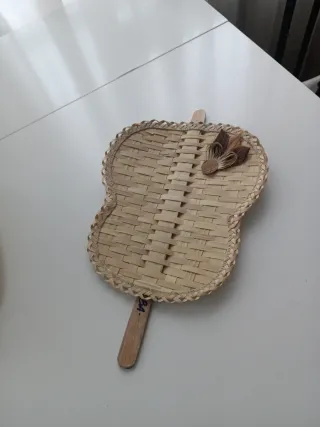 Sombrero y abanico de paja